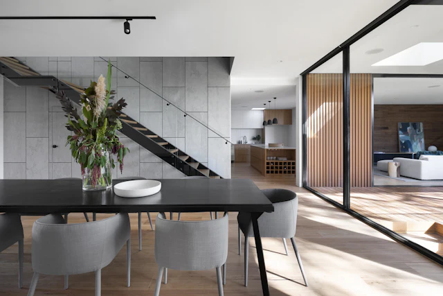Crest Residences — صورة توضيحية لمسكن عصري بإضاءة طبيعية وتصميم مدروس